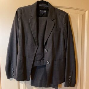 Banana Republic Women’s Suit Charcoal Gray Jacket Size 4 Pant Size 6